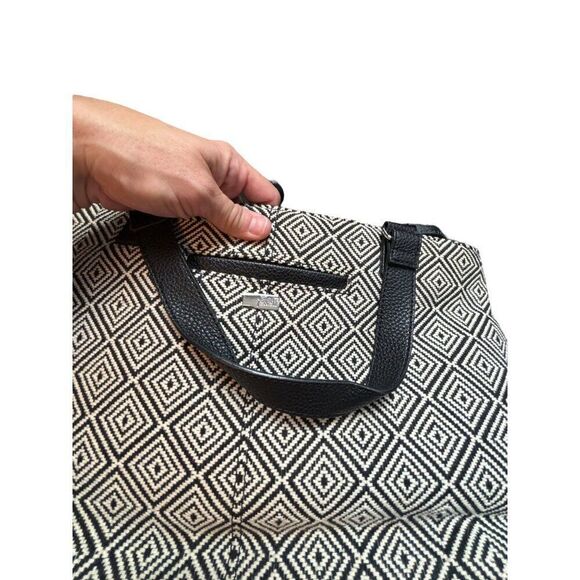 Black & White Geometric Handbag With Adjustable Strap & Inner Pockets - Picture 3 of 14